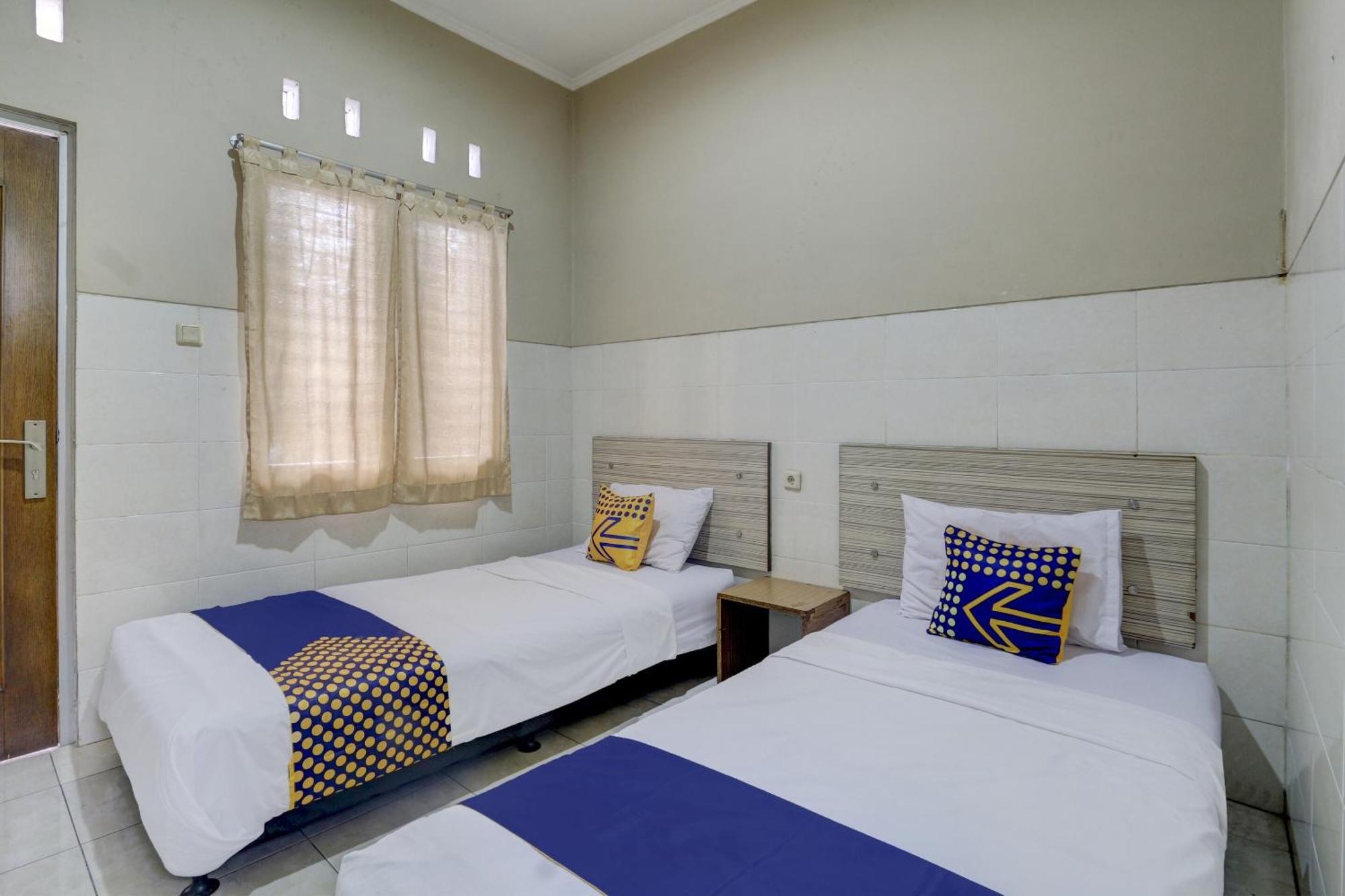 Oyo Life 90159 Puri Asoka Guest House Semarang Exterior photo