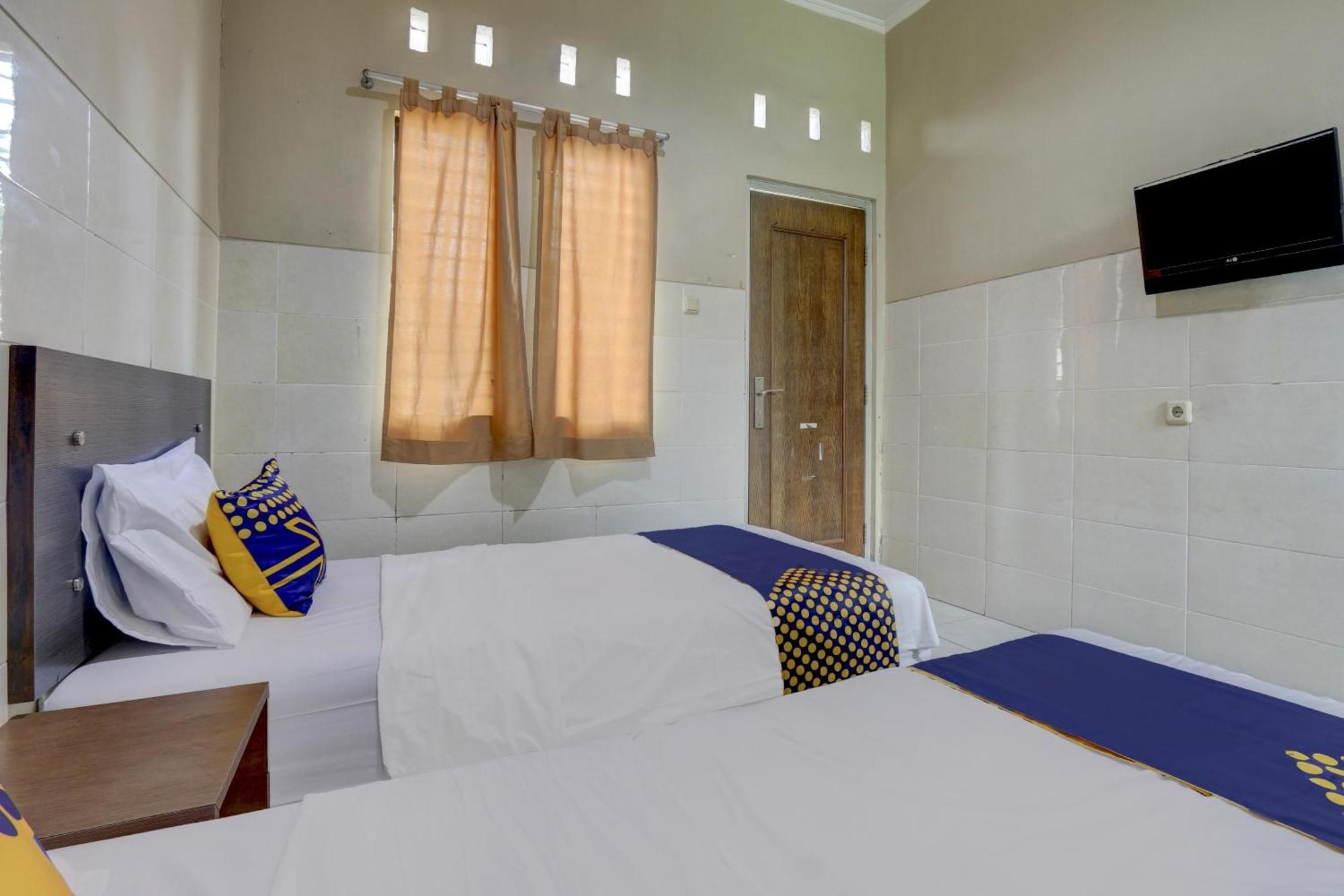 Oyo Life 90159 Puri Asoka Guest House Semarang Exterior photo