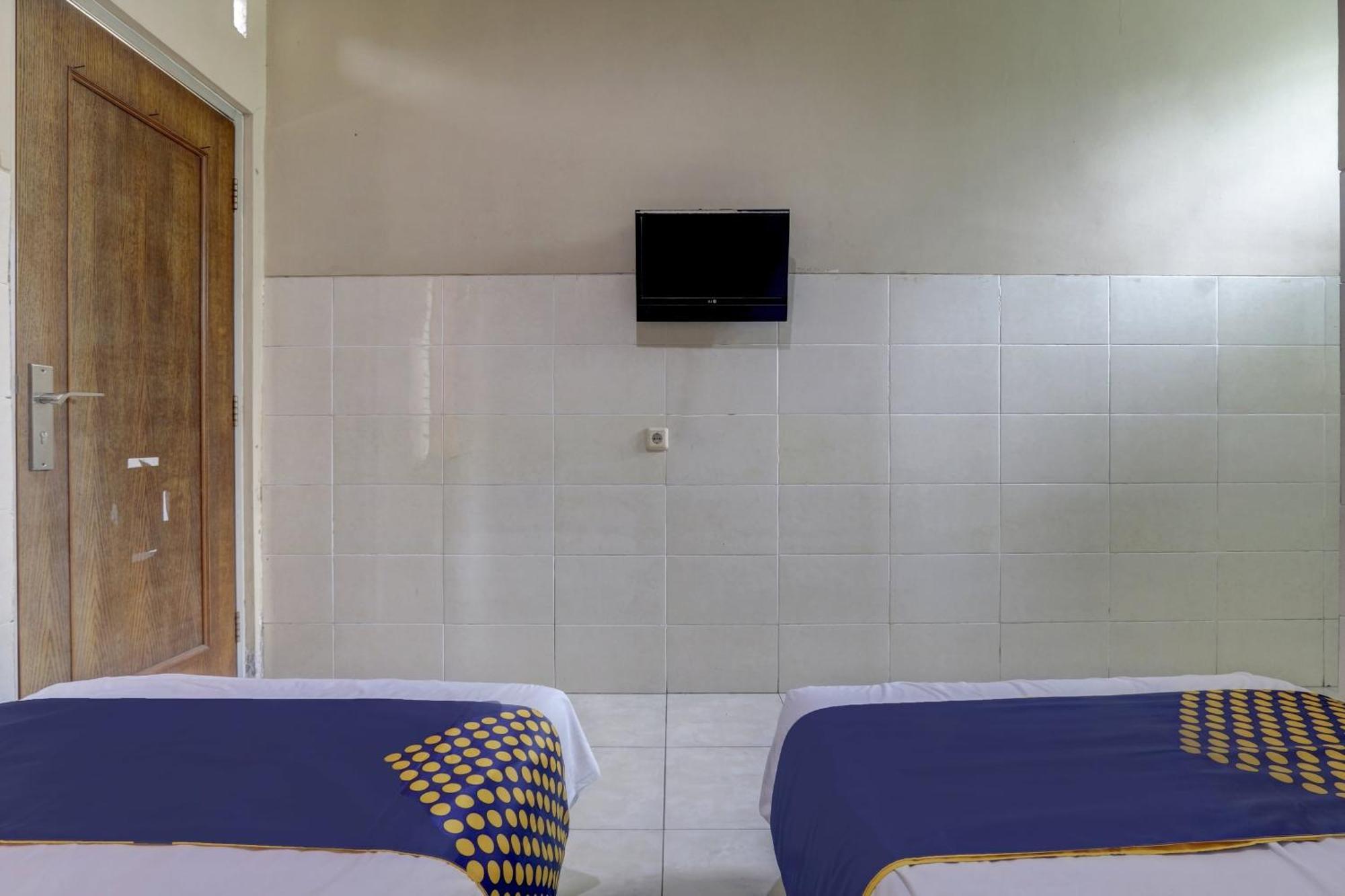 Oyo Life 90159 Puri Asoka Guest House Semarang Exterior photo